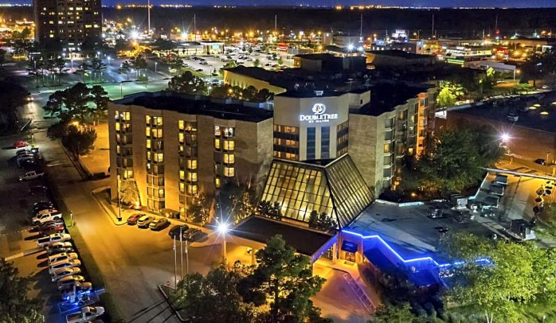 DOUBLETREE BY HILTON MEMPHIS-HOTEL NIGHT OVERVIEW